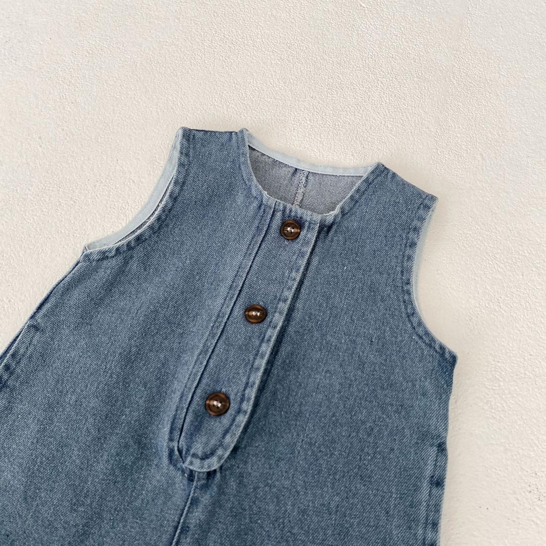 Barboteuse en jean sans manches pour bébés et tout-petits