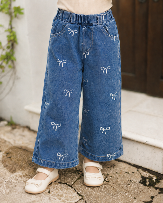 Girl wearing Mabel Bow Jeans outdoors