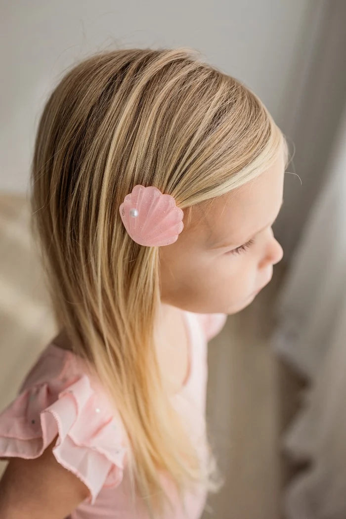 Seaside Pearl Hair Clip Set pink shell hair clip with pearl detail worn by a young girl.