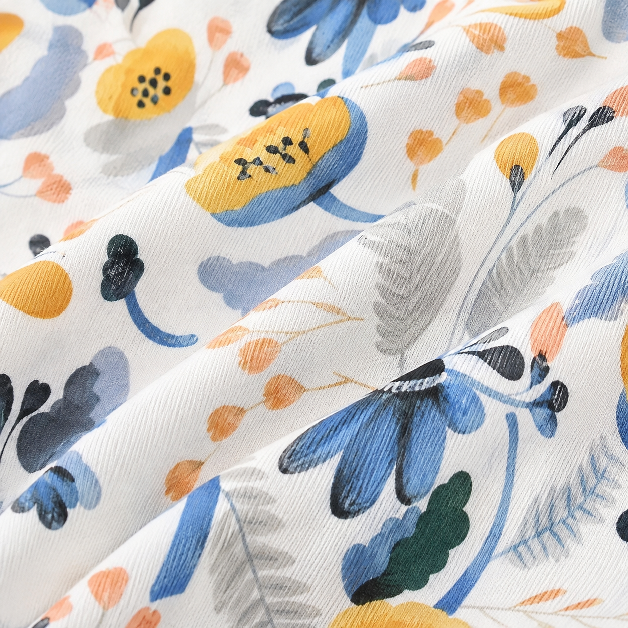 Close-up of the 100% cotton fabric and floral print texture.